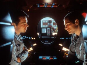 HAL 9000, l'œil rouge de l'ordinateur dans 2001 : l'Odyssée de l'espace de Stanley Kubrick, figure de la technique qui n'a plus besoin du geste humain pour opérer.