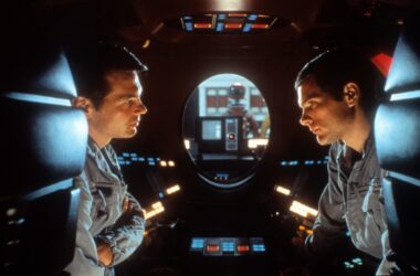 HAL 9000, l'œil rouge de l'ordinateur dans 2001 : l'Odyssée de l'espace de Stanley Kubrick, figure de la technique qui n'a plus besoin du geste humain pour opérer.