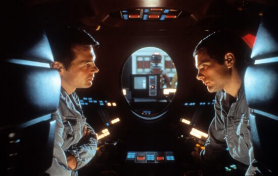 HAL 9000, l'œil rouge de l'ordinateur dans 2001 : l'Odyssée de l'espace de Stanley Kubrick, figure de la technique qui n'a plus besoin du geste humain pour opérer.
